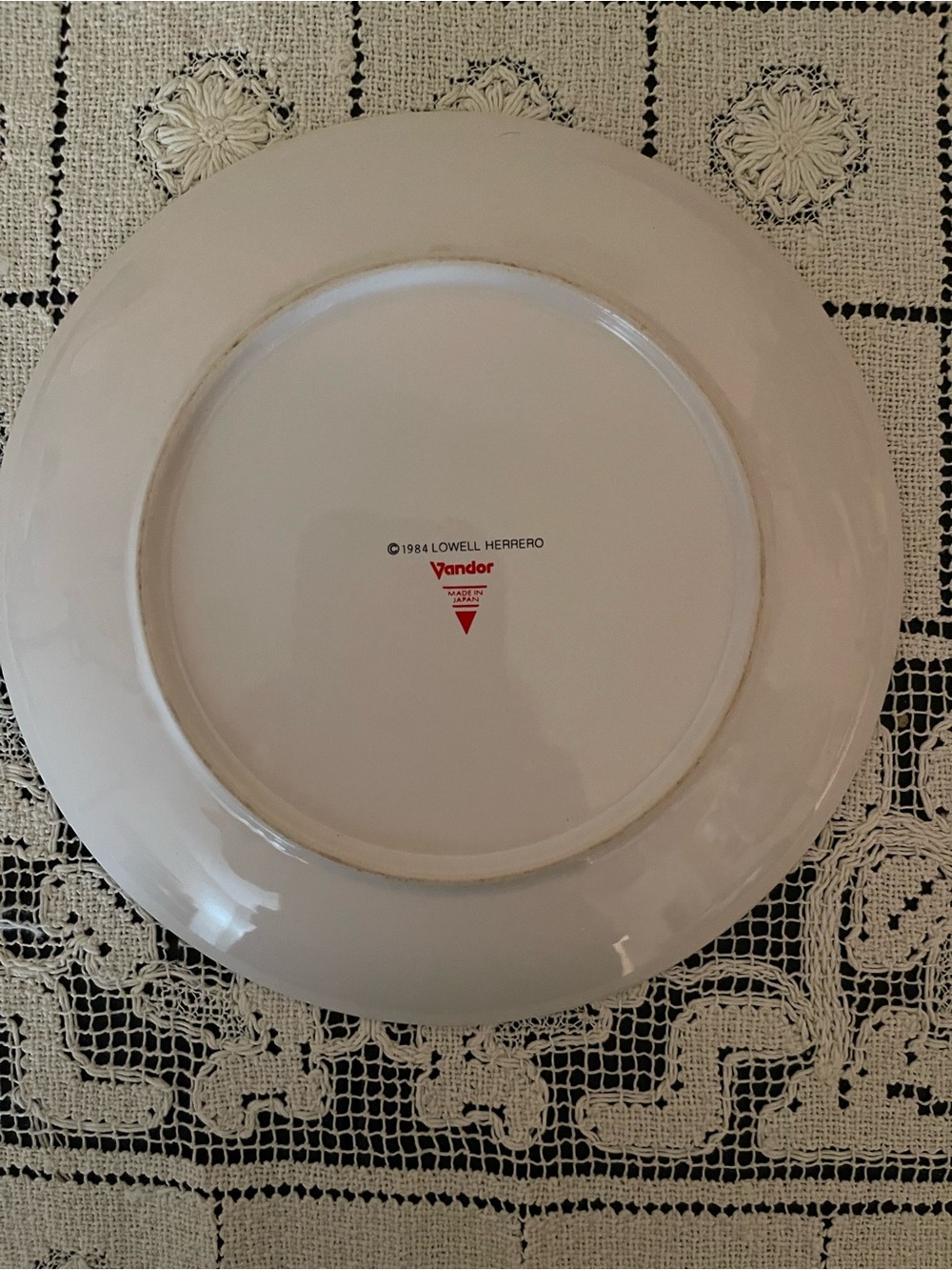Vintage 1984 Lowell Herrero for Vandor Black Cat Collector Plate - Picture 2 of 3